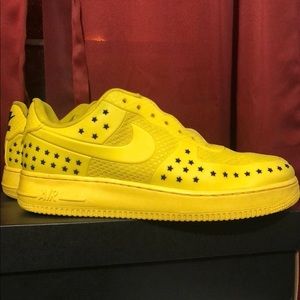 Very rare Nike air forces yellow with black stars